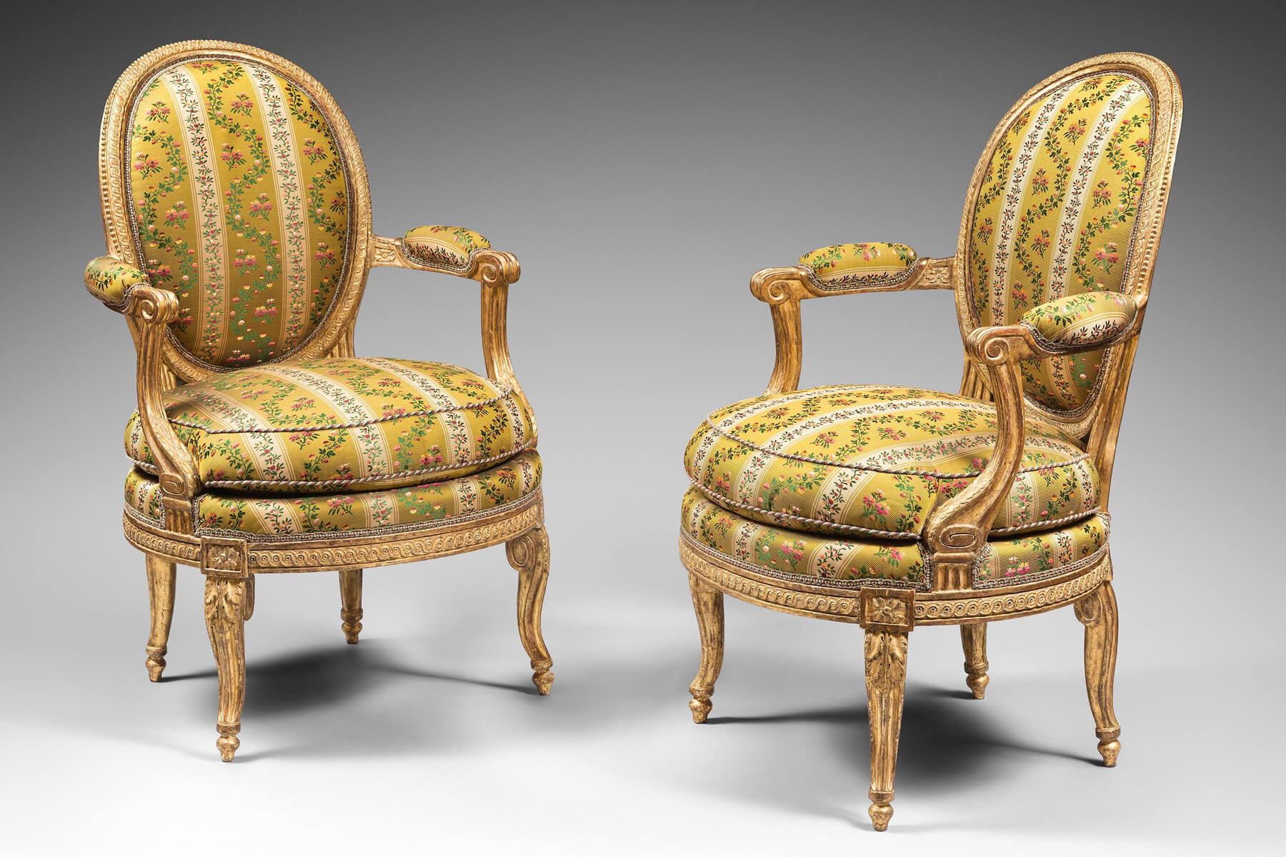 Exceptionnelle paire de fauteuils Louis XVI de Georges Jacob