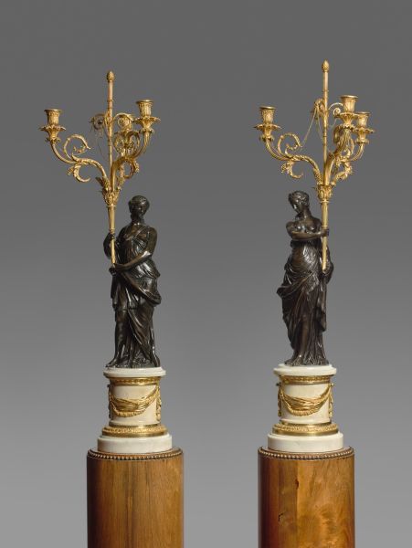 Exceptionnelle paire de grands candélabres Louis XVI