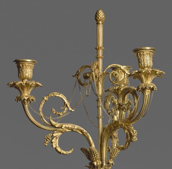 Exceptionnelle paire de grands candélabres Louis XVI