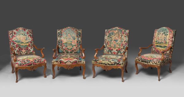 Rare suite de 4 fauteuils et un canapé d