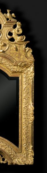 Miroir en bois sculpté et doré d