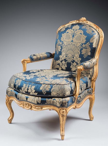 Suite de quatre larges fauteuils Louis XV, estampillée J. Gourdin