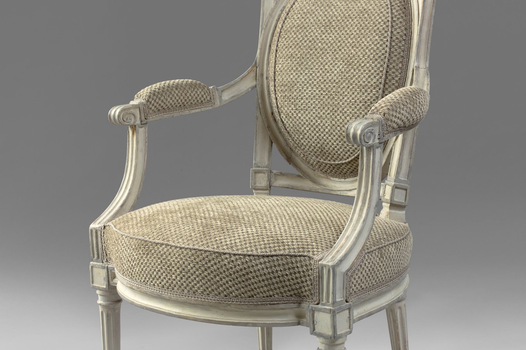 Suite de quatre fauteuils et quatre chaises Louis XVI