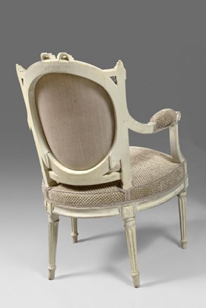 Suite de quatre fauteuils et quatre chaises Louis XVI