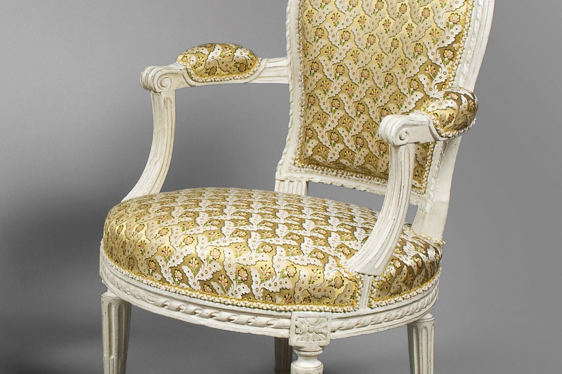 A pair of Louis XVI grey painted “Fauteuils en cabriolets“